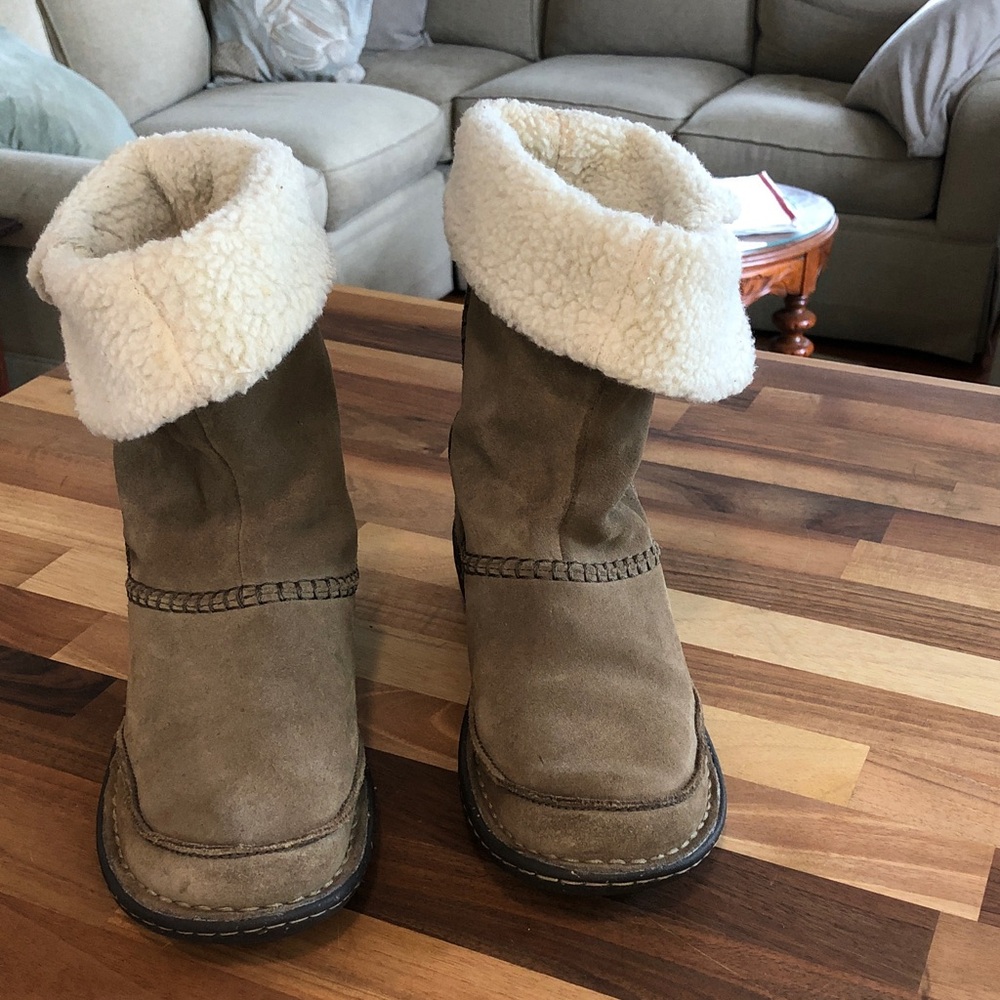 Clarks Women's Tan Suede Shearling-Lined Winter Boots